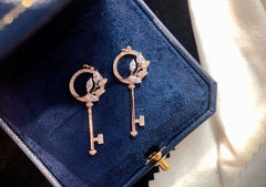 VICTORIA DIAMOND PINK GOLD VINE CIRCLE KEY NECKLACE