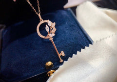 VICTORIA DIAMOND PINK GOLD VINE CIRCLE KEY NECKLACE