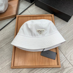 BUCKET HAT IN WHITE RE-NYLON 234104