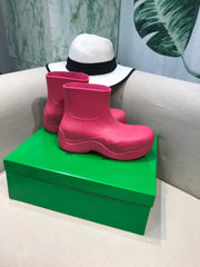 PUDDLE ANKLE BOOT IN BRIGHT PINK RUBBER