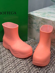 PUDDLE ANKLE BOOT IN PUNCH PINK RUBBER