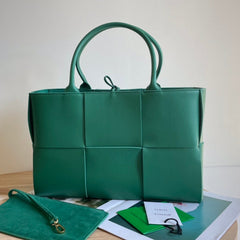 ARCO TOTE 36 IN KAITOKE GREEN CALFSKIN