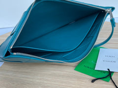 LARGE CASSETTE POUCH 35 IN LAGOON BLUE CALFSKIN