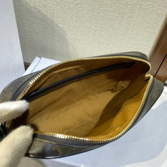 MEDIUM MESSENGER BAG 23 IN BLACK TRIOMPHE CANVAS WITH CELINE PRINT