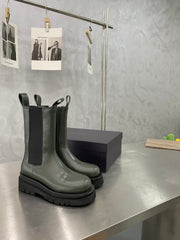LUG CHELSEA BOOT IN ARMY GREEN CALFSKIN