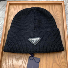 BEANIIE HAT IN BLACK WOOL 335039