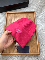 BEANIIE HAT IN BRIGHT PINK WOOL 335037