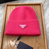BEANIIE HAT IN BRIGHT PINK WOOL 335037