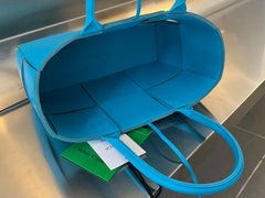 SMALL ARCO TOTE 30 IN CERULEAN BLUE LAMBSKIN