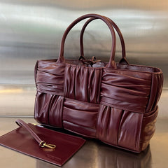 SMALL ARCO TOTE 30 IN WINE RED SOFT LAMBSKIN