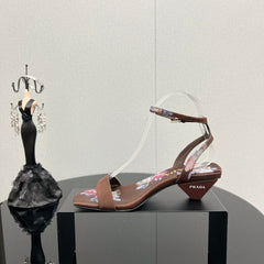 PRA TRIANGLE HEEL FLOWER MOTIF SATIN SANDALS CINNAMON