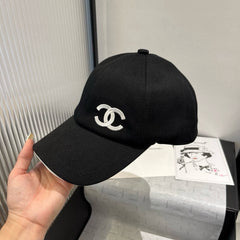 BASEBALL HAT IN BLACK WITH WHITE TRIM 673995