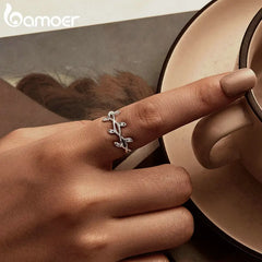 Bamoer 925 Sterling Silver Leaf Zircon Stackable Ring for Women Girl White Gold Zircon Plant Band Ring Fashion Jewelry