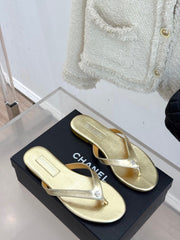 THONG SANDALS IN GOLD GLOSSY CALFKSIN EMBOSSED CRYSTAL