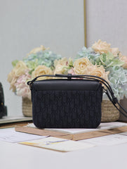 MEDIUM SADDLE MESSENGER BAG IN BLACK OBLIQUE JACQUARD AND BLACK GRAINED CALFSKIN