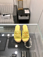 THICK SOLE WEDGE SLIPPERS IN SAND YELLOW LAMBSKIN AND BEIGE RUBBER