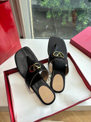 VLTN THONG SANDALS 25S IN BLACK LAMBSKIN WITH GOLD HARDWARE