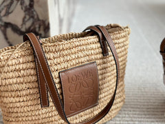 LOE 27 SUMMER WOVEN BASKET IN NATURAL RAFFIA
