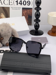 MONTAIGNE SUNGLASS CD9357 IN ACETATE