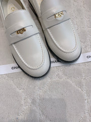CHANEL 25S MOCCASINS IN WHITE CALFSKIN GOLD HARDWARE