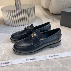 CHANEL 25S MOCCASINS IN BLACK SHINY CALFSKIN GOLD HARDWARE