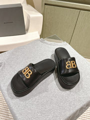 RISE SANDALS IN BLACK SHINY LAMBSKIN GOLD BUCKLE