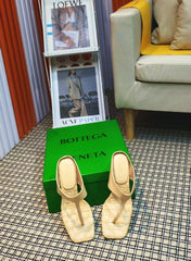 MARELLA THONG IN PALE YELLOW CALFSKIN WITH SIGNATURE INTRECCIATO INSOLE