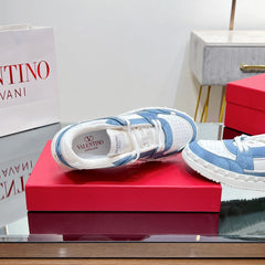 VALENTINO 25S GARAVANI FREEDOTS SNEAKERS IN WHITE LAMBSKIN AND BLUE DENIM