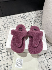 LW SHEARLING THONG SLIPPER IN GRAPE