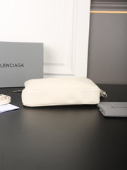 CHAIN CLASSIC BAG 22 IN WHITE SMOOTH CALFSKIN SILVER HARDWARE