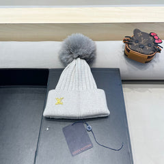 KNITTED BEANIE HAT IN LIGHT GRAY WOOL AND FOX FUR 409791