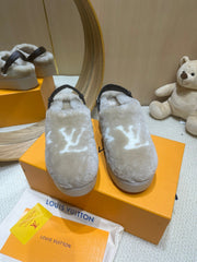 ASPEN COMFORT CLOG IN KHAKI BEIGE MIX WHITE FLEECE