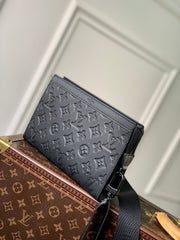 POCHETTE VOYAGE 22 IN BLACK MONOGRAM SHADOW CALFSKIN
