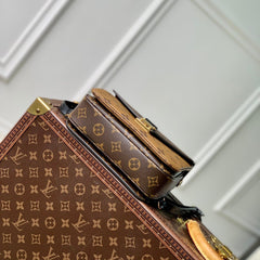 POCHETTE MÉTIS 20 IN BROWN MONOGRAM AND MONOGRAM REVERSE CANVAS GOLD BUCKLE