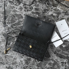 BOTTEGA VENETA 25S ANDIAMO POUCH 19 IN BLACK CALFSKIN GOLD HARDWARE