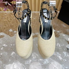 ALAIA LA WEDGE SANDALS IN WHITE PAPER STRAW