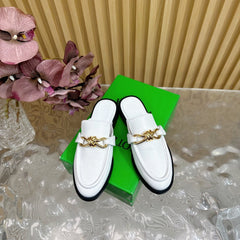 OPEN-BACK LOAFER REALISED IN WHITE SOFT CALFSKIN WITH SIGNATURE METALLIC KNOT DETAIL