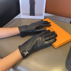 LV GLOVES IN BLACK LAMBSKIN 462302