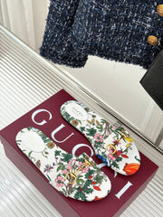 SLIDE SANDALS IN WHITE FABRIC FLORAL AND LEAF PRINT