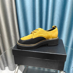 OXFORD SHOES IN GOLD YELLOW SUEDE AND BLACK SHEEPSKIN