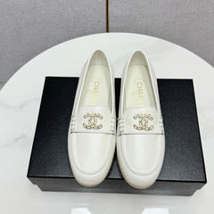 CC LOAFER 25S IN WHITE LAMBSKIN WITH GOLD HARDWARE