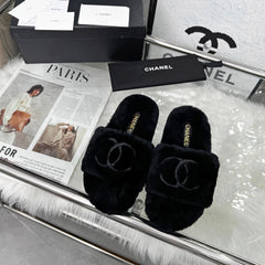 CHANEL 25S FUR SLIPPERS IN BLACK