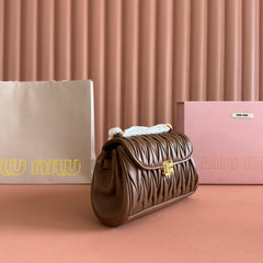 CHAIN SHOULDER BAG 24 IN BROWN PATENT SMOOTH LAMBSKIN