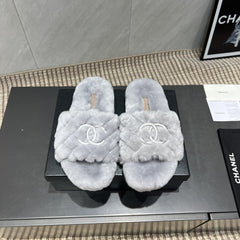CHANEL 25S SLIPPERS IN LIGHT GRAY FUR