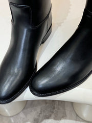 HM 25S KNEE-HIGH FLAT BOOTS IN BLACK LAMBSKIN WITH SILVER HARDWARE