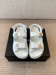 DAD SANDAL IN WHITE SHEEPSKIN