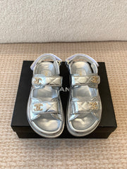 DAD SANDAL IN SILVER SHEEPSKIN