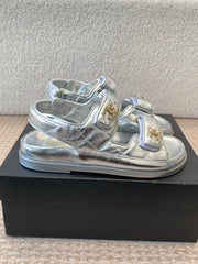 DAD SANDAL IN SILVER SHEEPSKIN