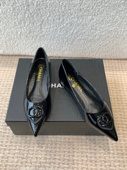 FLAT PUMP IN BLACK PATENT CALFSKIN