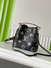 CRAFTY NEONOE 26 IN BLACK AND CREAM BICOLOR EMPREINTE CALFSKIN